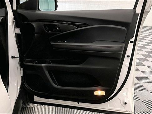 Used 2025 Honda Passport Black Edition image 18