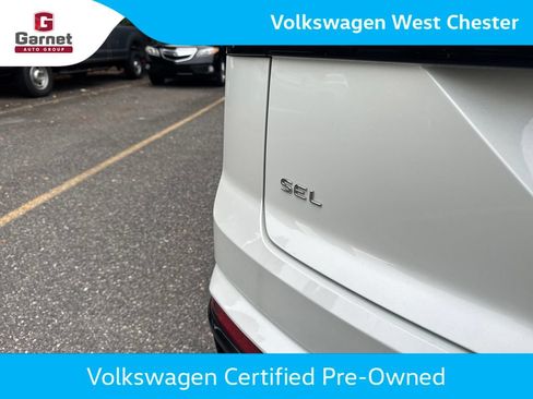 Certified 2023 Volkswagen Atlas Cross Sport SEL R-Line AWD/4WD image 33