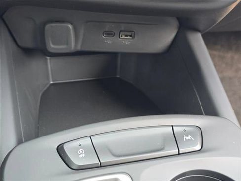 New 2026 Chevrolet Trax RS w/ Sunroof Package FWD image 25