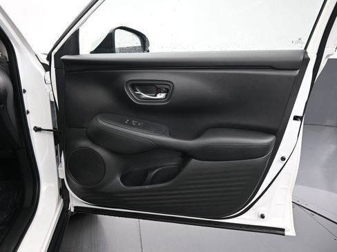 Certified 2025 Honda HR-V LX image 38