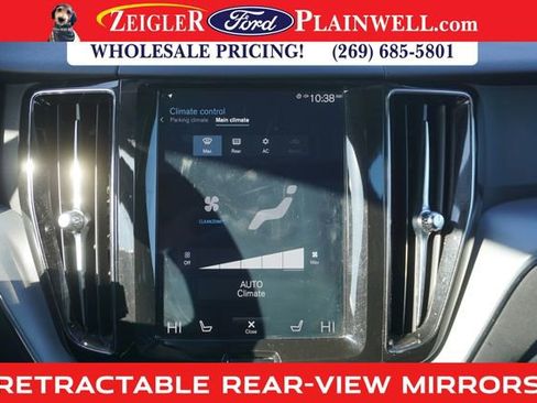 Used 2018 Volvo XC60 T6 Momentum w/ Advanced Package image 21