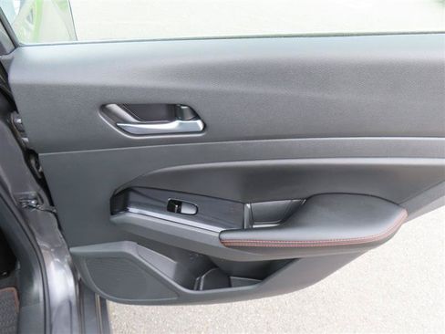Used 2024 Nissan Altima 2.5 SR FWD image 33