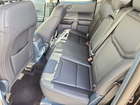 New 2025 Ford Maverick Lariat w/ Black Appearance Package image 10