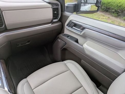 Used 2024 GMC Sierra 2500 SLT w/ SLT Premium Package image 20