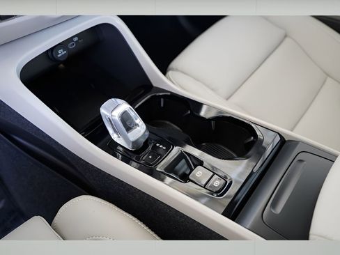 New 2026 Volvo XC40 B5 Plus w/ Protection Package Premier image 17