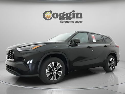 Certified 2026 Toyota Highlander XLE AWD/4WD image 17