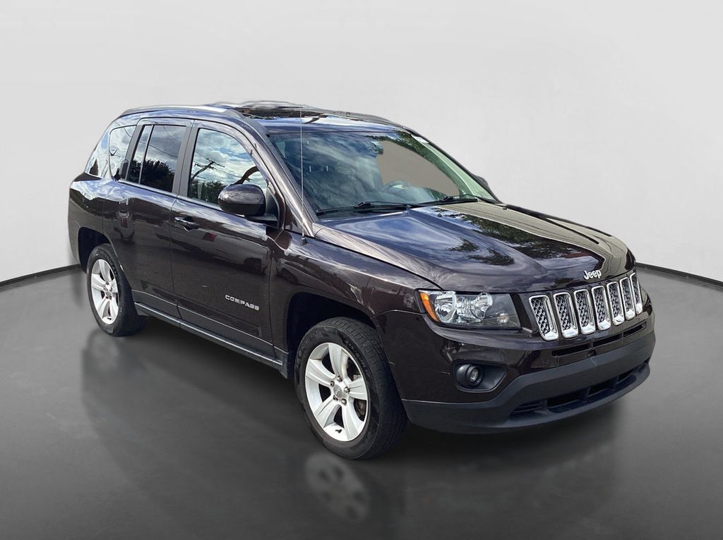 Used 2014 Jeep Compass Latitude w/ Sun/Sound Group AWD/4WD image 3