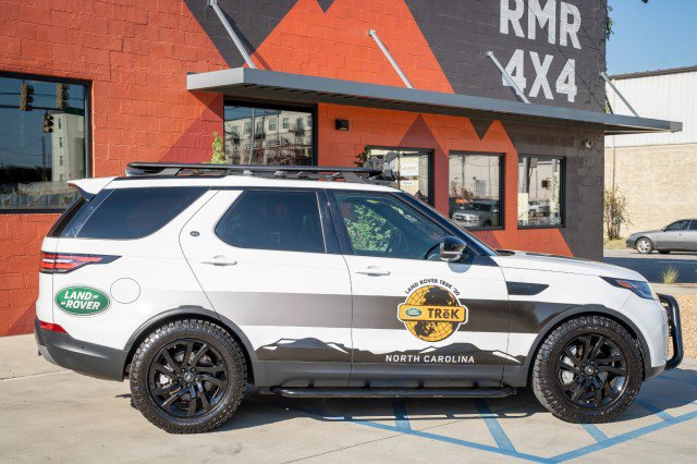 Used 2020 Land Rover Discovery HSE AWD/4WD image 2