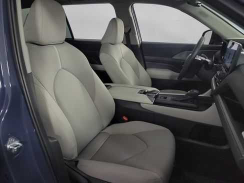 Used 2025 Toyota Grand Highlander FWD image 12