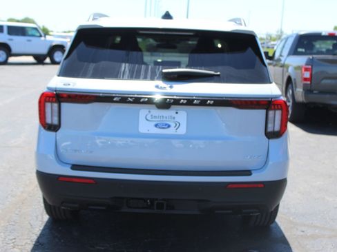 New 2026 Ford Explorer Active AWD/4WD image 5