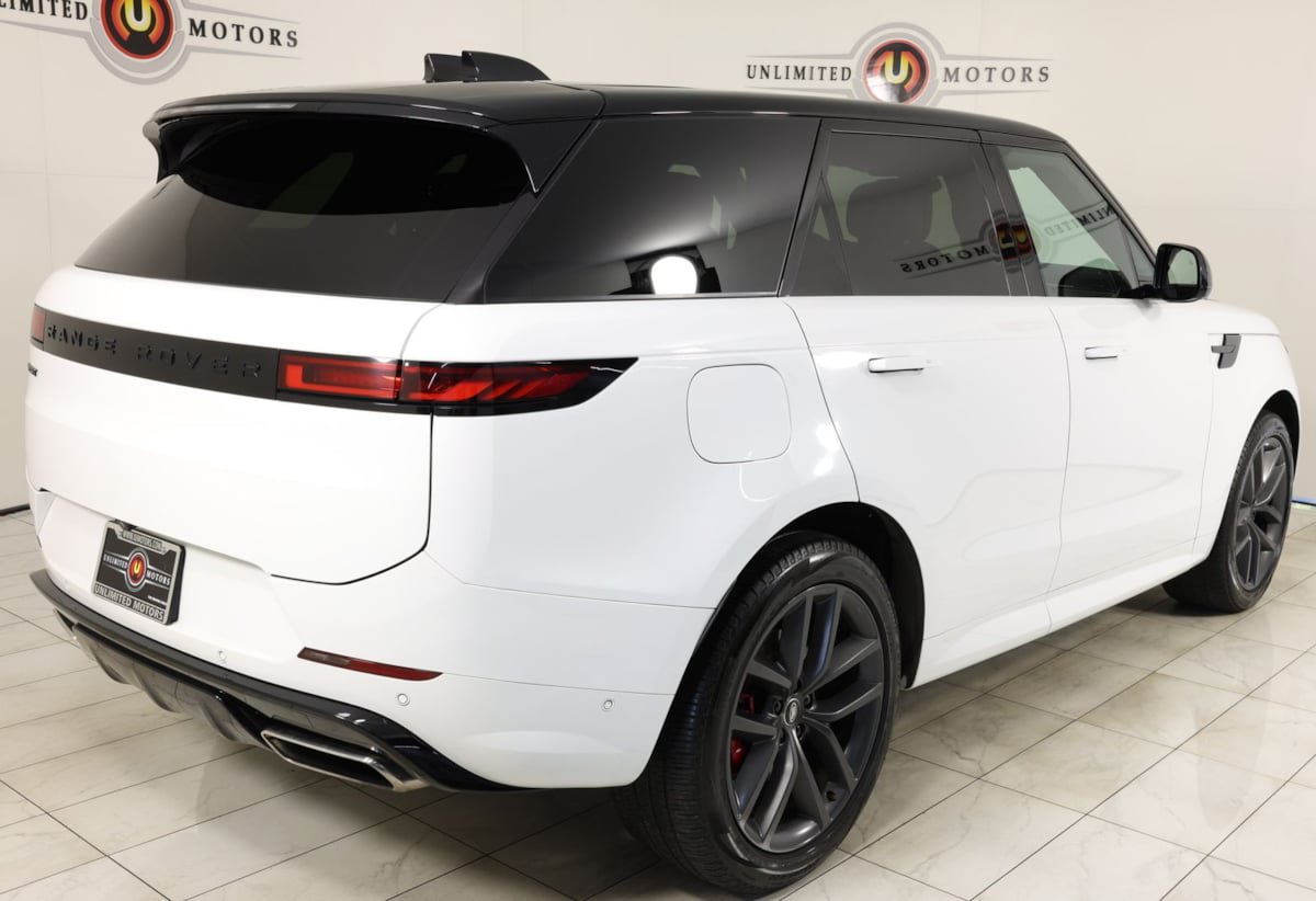 Used 2024 Land Rover Range Rover Sport Dynamic SE AWD/4WD image 3