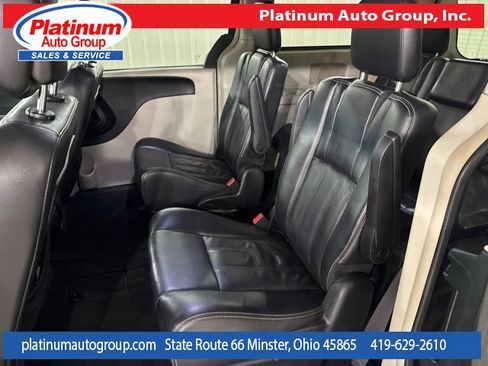 Used 2013 Chrysler Town & Country Touring image 25