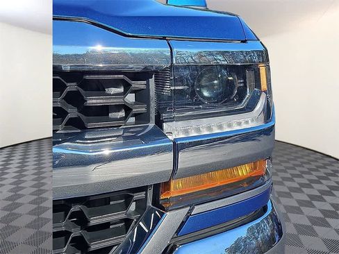 Used 2018 Chevrolet Silverado 1500 LT w/ All Star Edition image 8