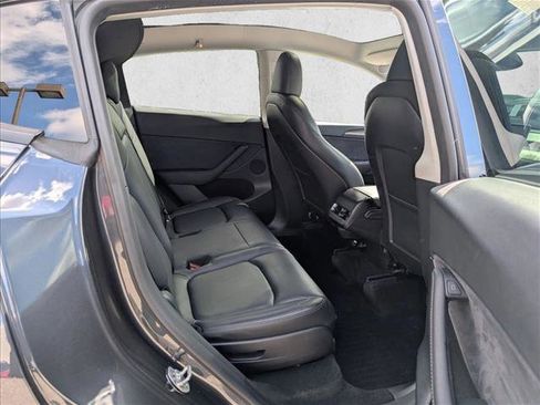 Used 2024 Tesla Model Y Long Range AWD/4WD image 19