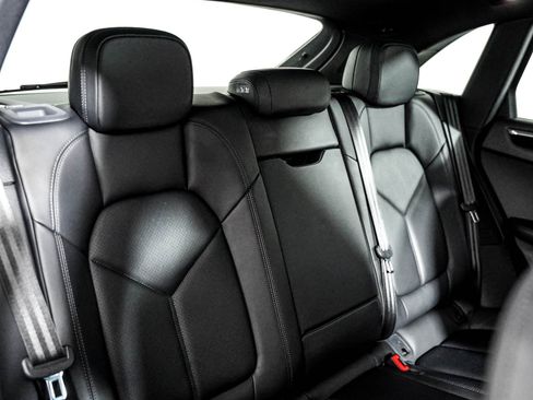 Used 2026 Porsche Macan AWD/4WD image 6