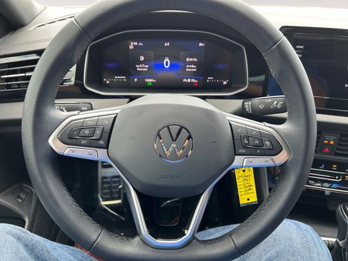 Used 2025 Volkswagen Jetta Sport image 11