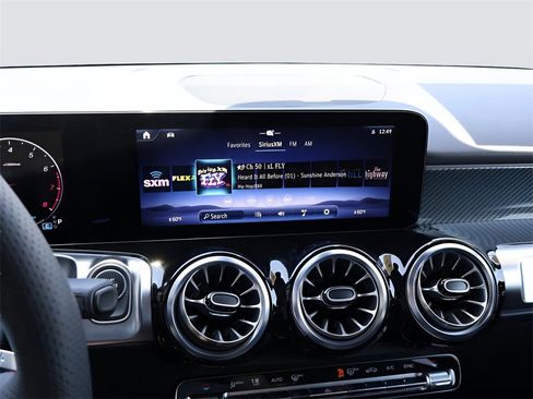 Certified 2025 Mercedes-Benz GLB 250 4MATIC image 23