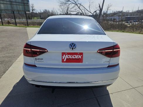 Used 2018 Volkswagen Passat 2.0T S image 6