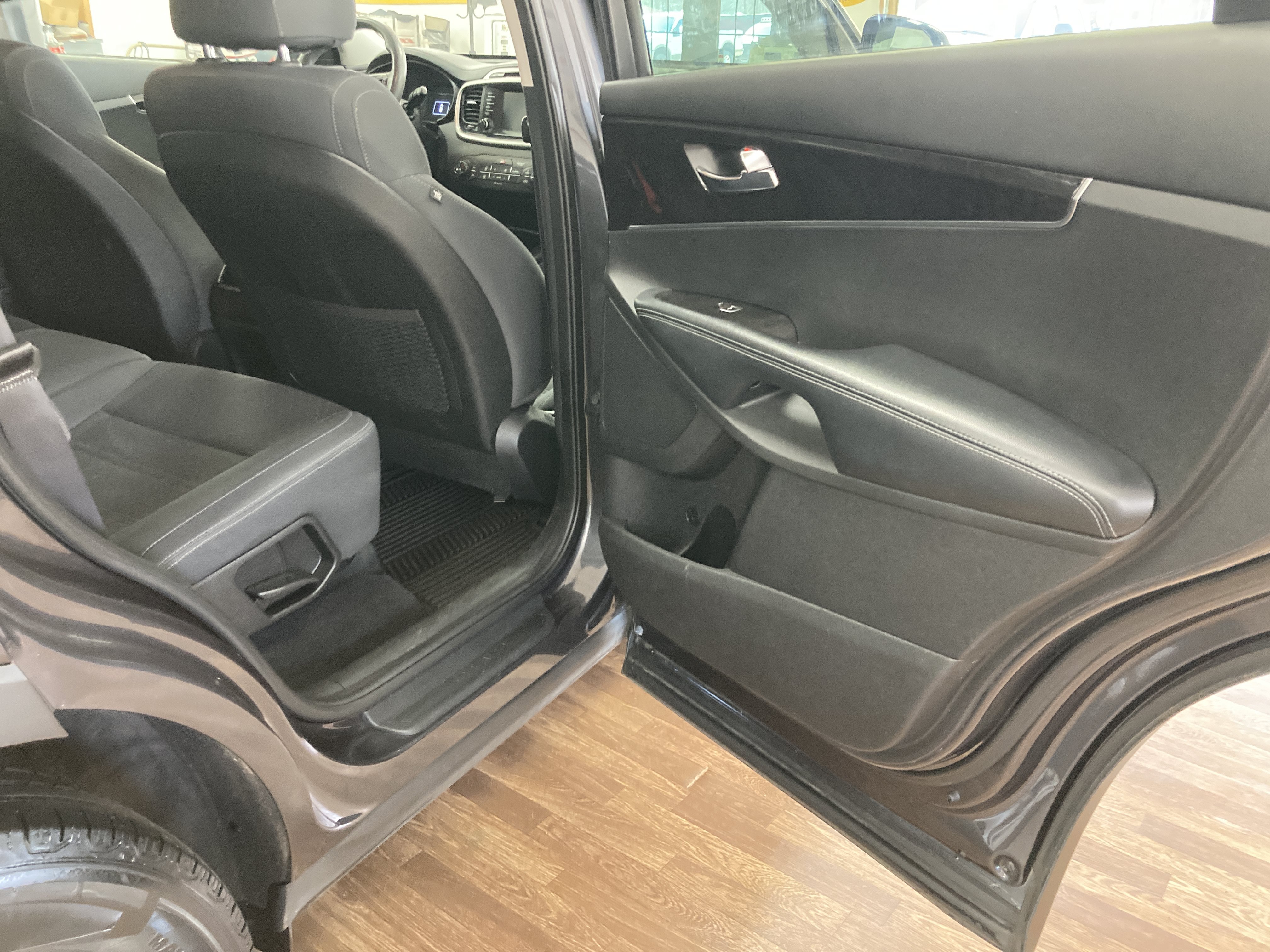 Used 2018 Kia Sorento AWD image 16