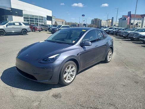 Used 2023 Tesla Model Y Long Range image 3