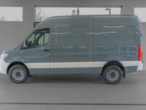 Used 2025 Mercedes-Benz Sprinter 2500 image 2