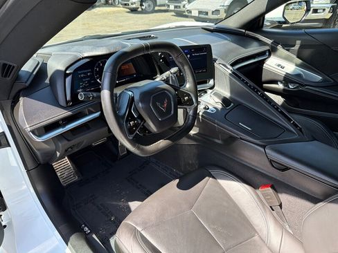 Used 2021 Chevrolet Corvette Stingray Coupe w/ 1LT RWD image 17