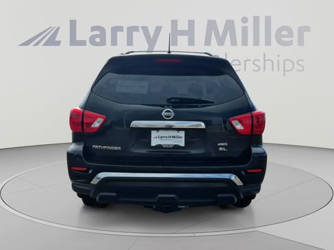 Used 2018 Nissan Pathfinder SL AWD/4WD image 4