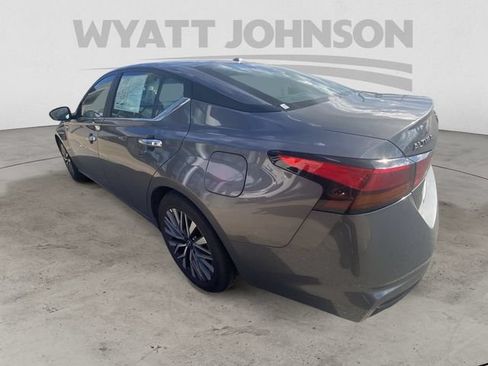 Used 2025 Nissan Altima 2.5 SV FWD image 6