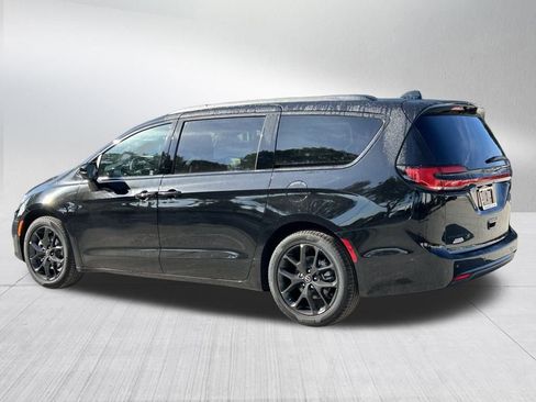 New 2026 Chrysler Pacifica Select w/ S Appearance Package image 7