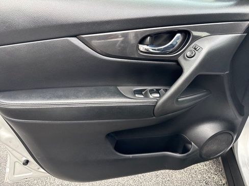 Used 2017 Nissan Rogue S AWD/4WD image 14