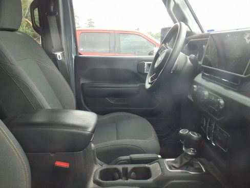Used 2025 Jeep Gladiator Sport AWD/4WD image 8