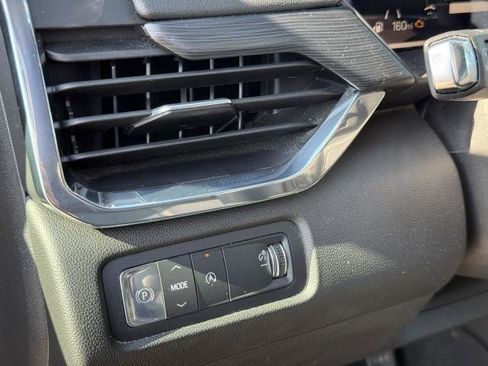 Used 2024 GMC Acadia Elevation image 19