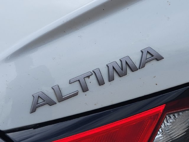 Used 2025 Nissan Altima 2.5 SV FWD image 11