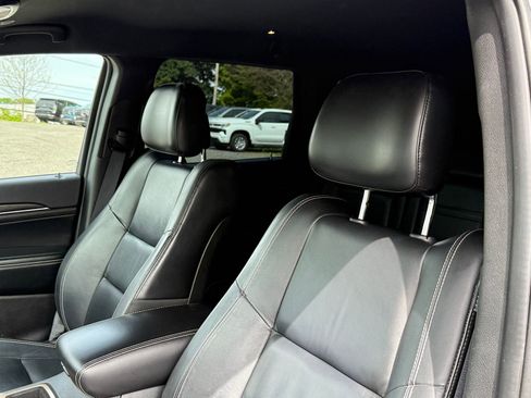 Used 2017 Jeep Grand Cherokee Limited RWD image 17