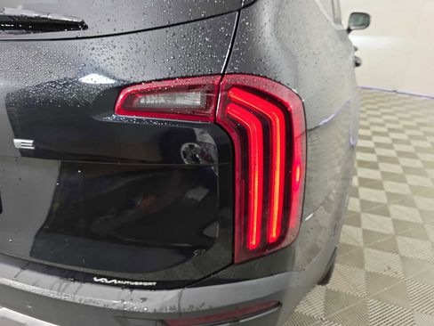 Used 2022 Kia Telluride EX w/ EX Premium Package image 11