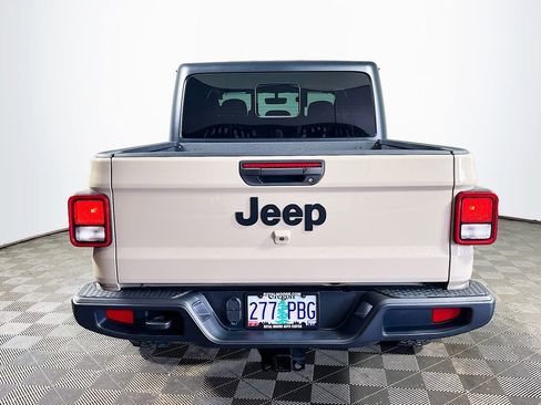 Used 2022 Jeep Gladiator Sport AWD/4WD image 7