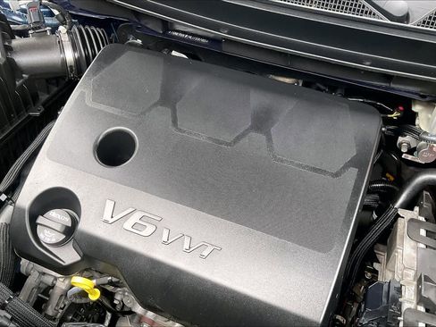 Used 2022 Chevrolet Traverse LT FWD image 33