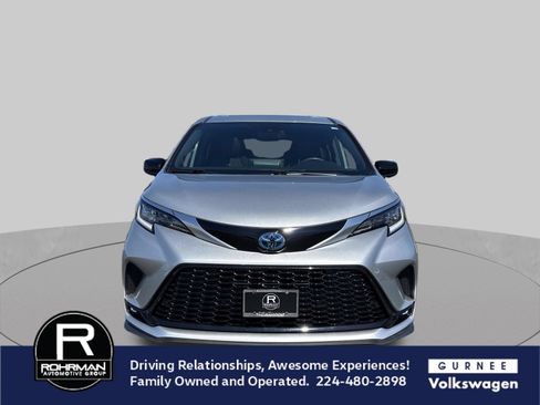 Used 2023 Toyota Sienna XSE w/ XSE Plus Package AWD/4WD image 3