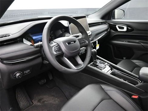 New 2026 Jeep Compass Latitude image 12