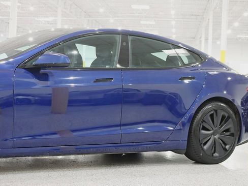 Used 2021 Tesla Model S Plaid image 3