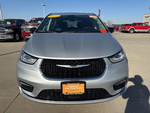 Certified 2024 Chrysler Pacifica Touring-L image 27