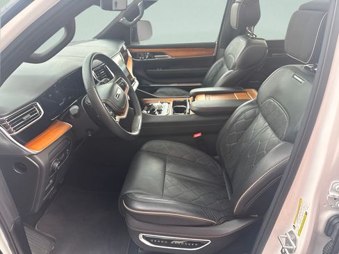Used 2024 Jeep Grand Wagoneer L Series III AWD/4WD image 21