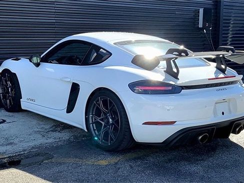 Used 2023 Porsche 718 Cayman GT4 RS image 3