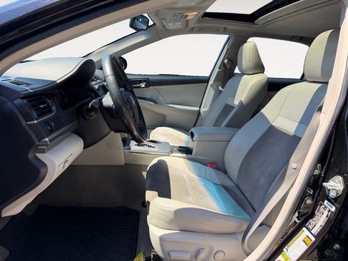 Used 2012 Toyota Camry XLE w/ Leather Pkg FWD image 6