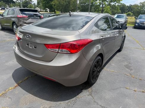 Used 2012 Hyundai Elantra GLS FWD image 4