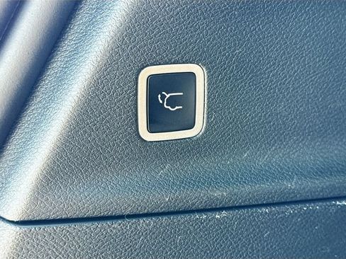 Used 2024 Chrysler Pacifica Limited FWD image 13