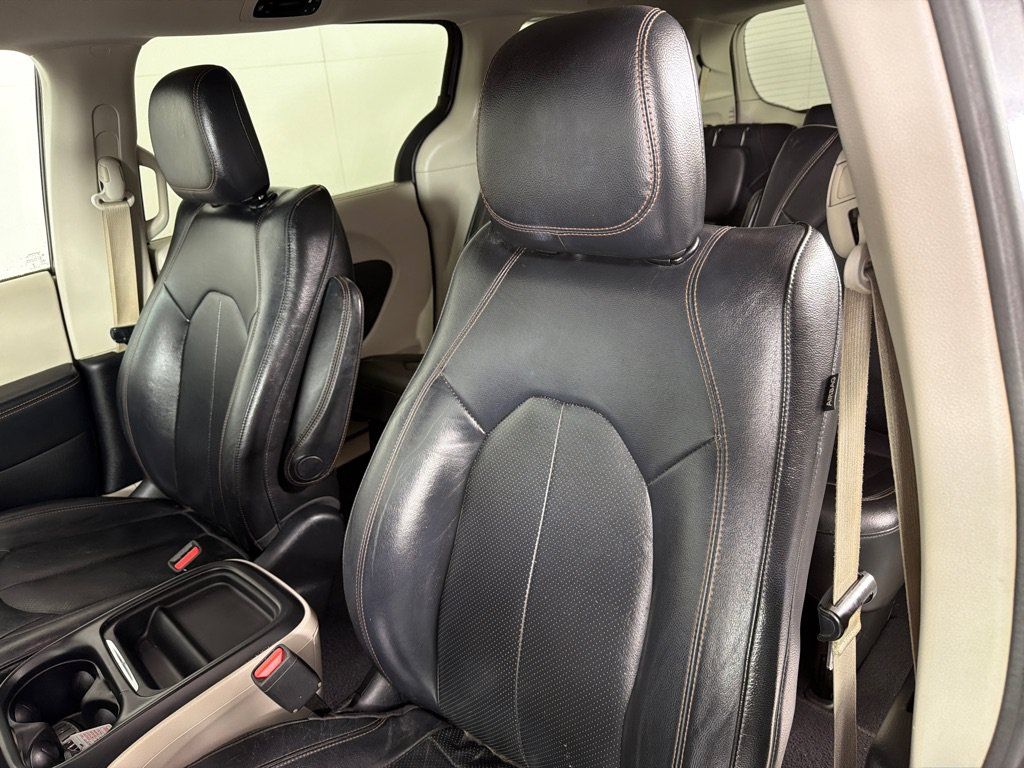 Used 2019 Chrysler Pacifica Touring-L FWD image 12