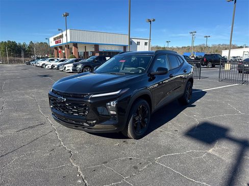 New 2026 Chevrolet Trax ACTIV w/ Driver Confidence Package image 2