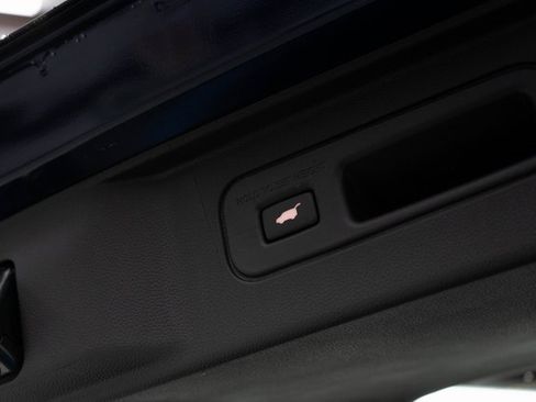 New 2025 Honda Pilot EX-L image 9