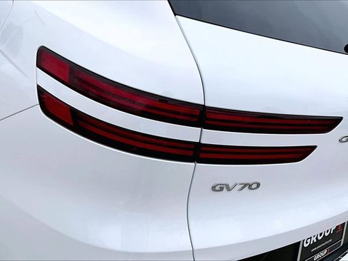 Used 2023 Genesis GV70 3.5T Sport w/ Sport Prestige Package AWD/4WD image 27